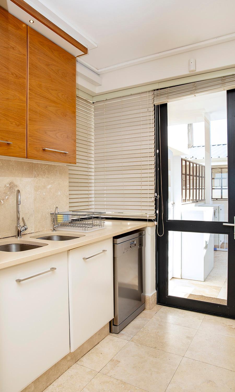 74 On Marine Apartment Херманус Екстериор снимка