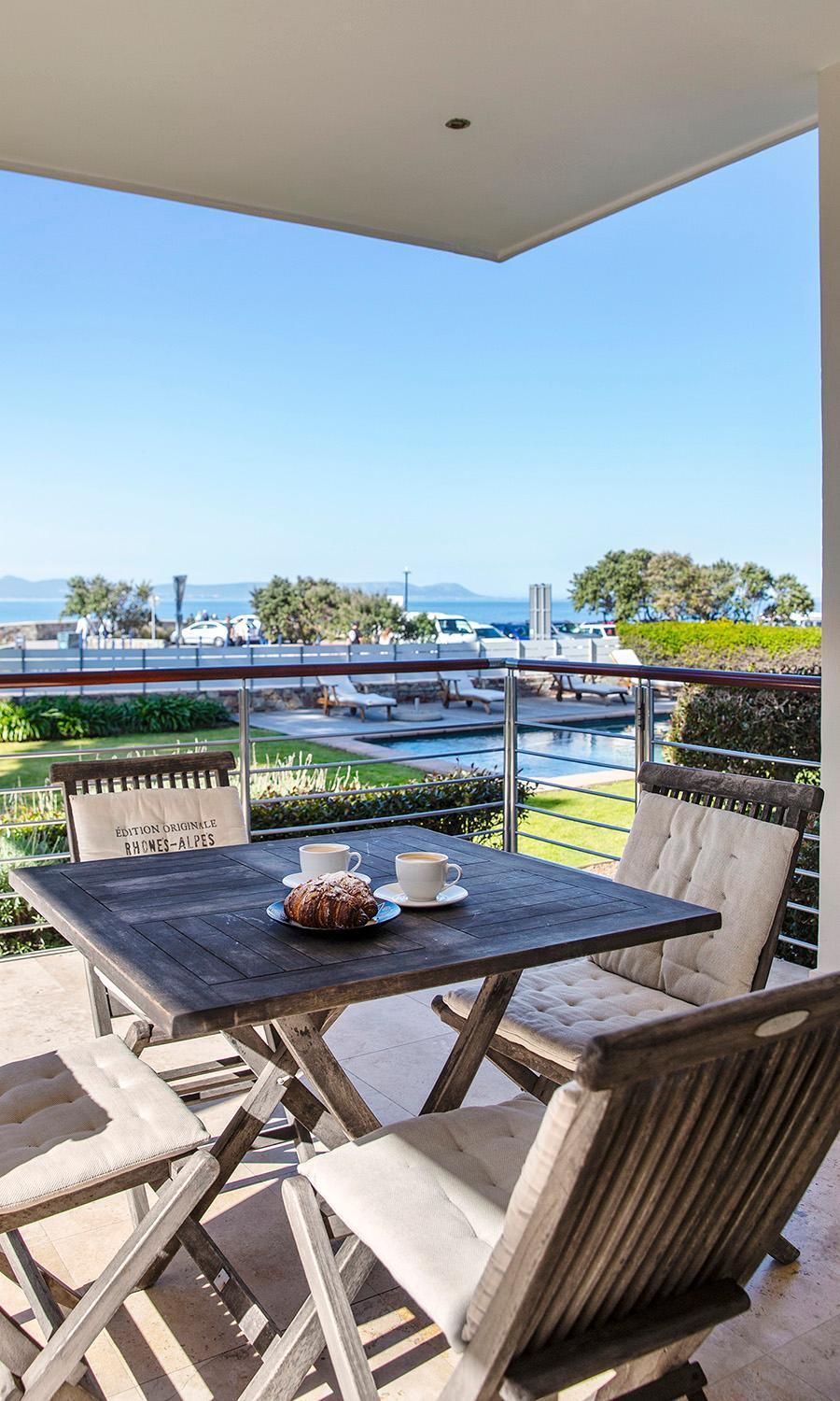 74 On Marine Apartment Херманус Екстериор снимка